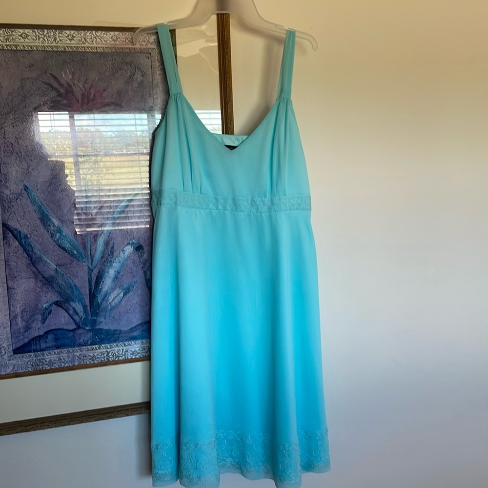 Tahari gorgeous sleeveless elegant, blue, lined Lace trim womens medium